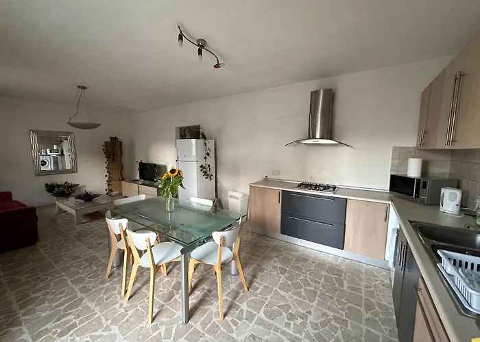 F61 Room With Private Bathroom Near The Beach In A Shared Apartment