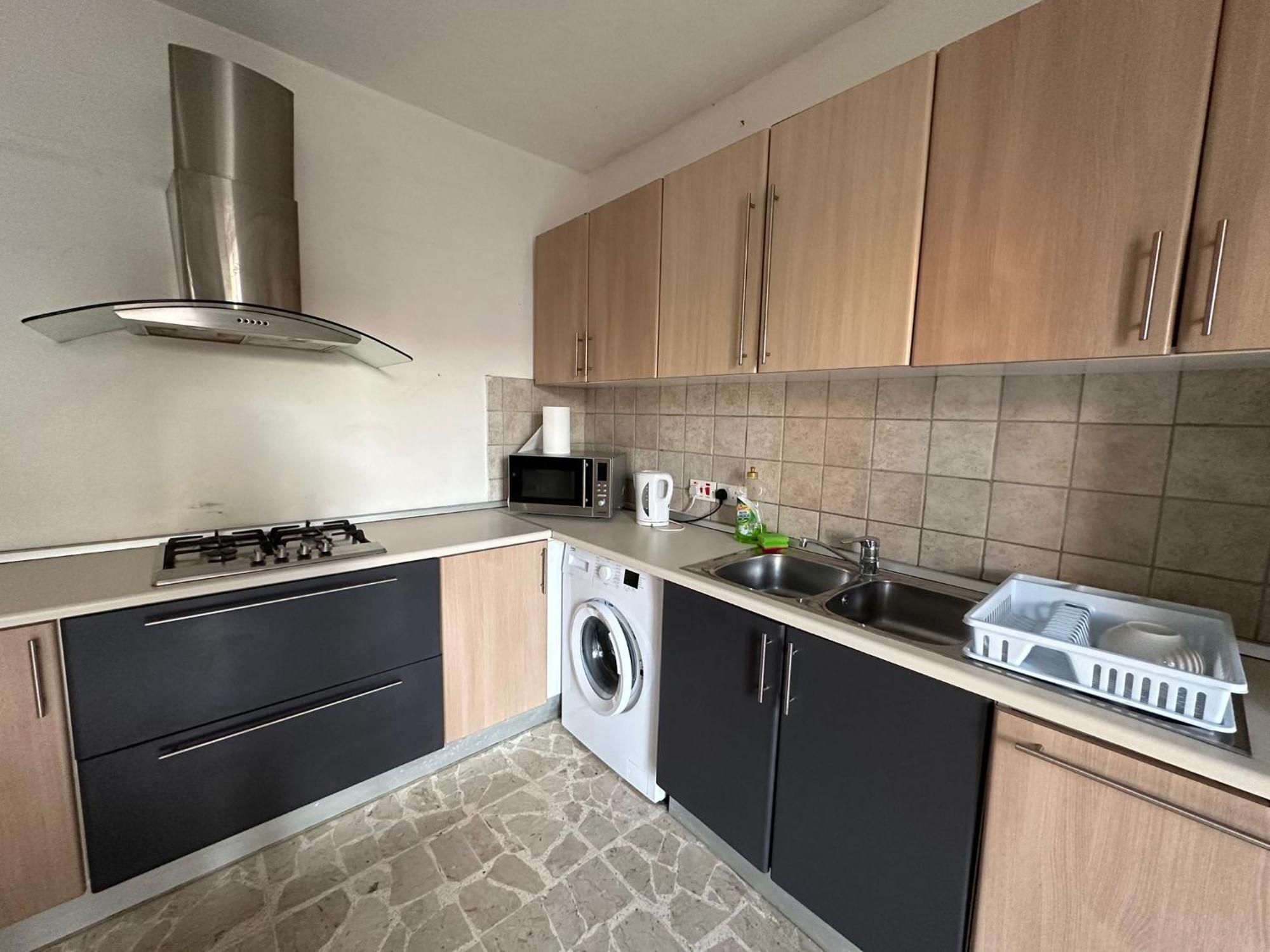 F61 With Private Bathroom Near The In A Shared Accommodatie bij particulieren Sliema